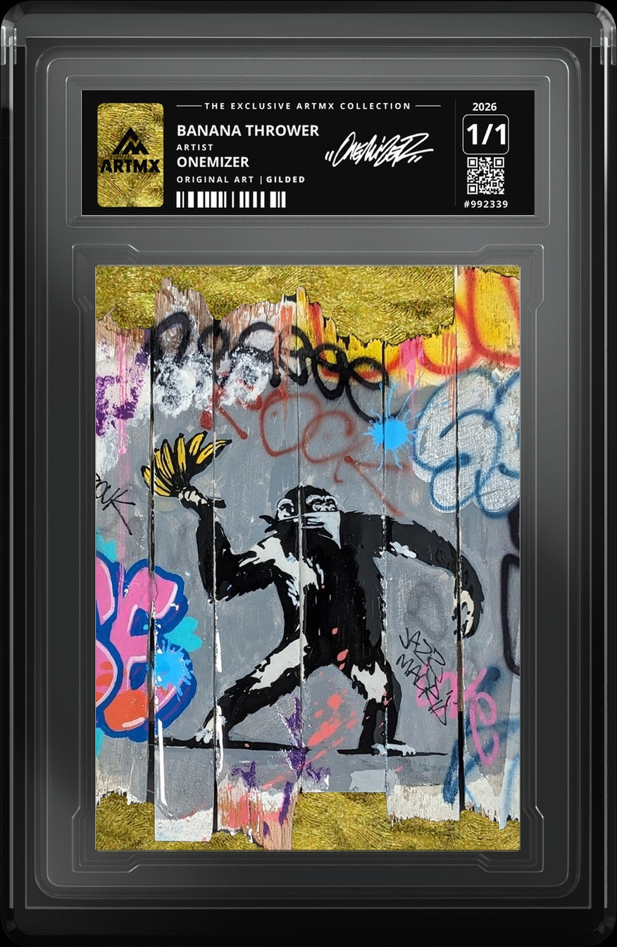 BANANA THROWER by Onemizer — Gilded — close-up