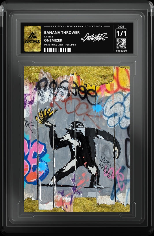 BANANA THROWER by Onemizer — Gilded — close-up